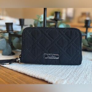 NWT - Vera Bradley RFID Grab & Go Wrislet 21201 / O81 Classic Black